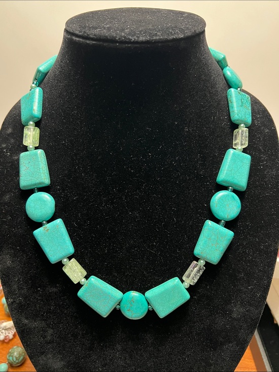 Source Unknown Jewelry - Howlite stone Beaded Necklace with Pale Green stone Accents